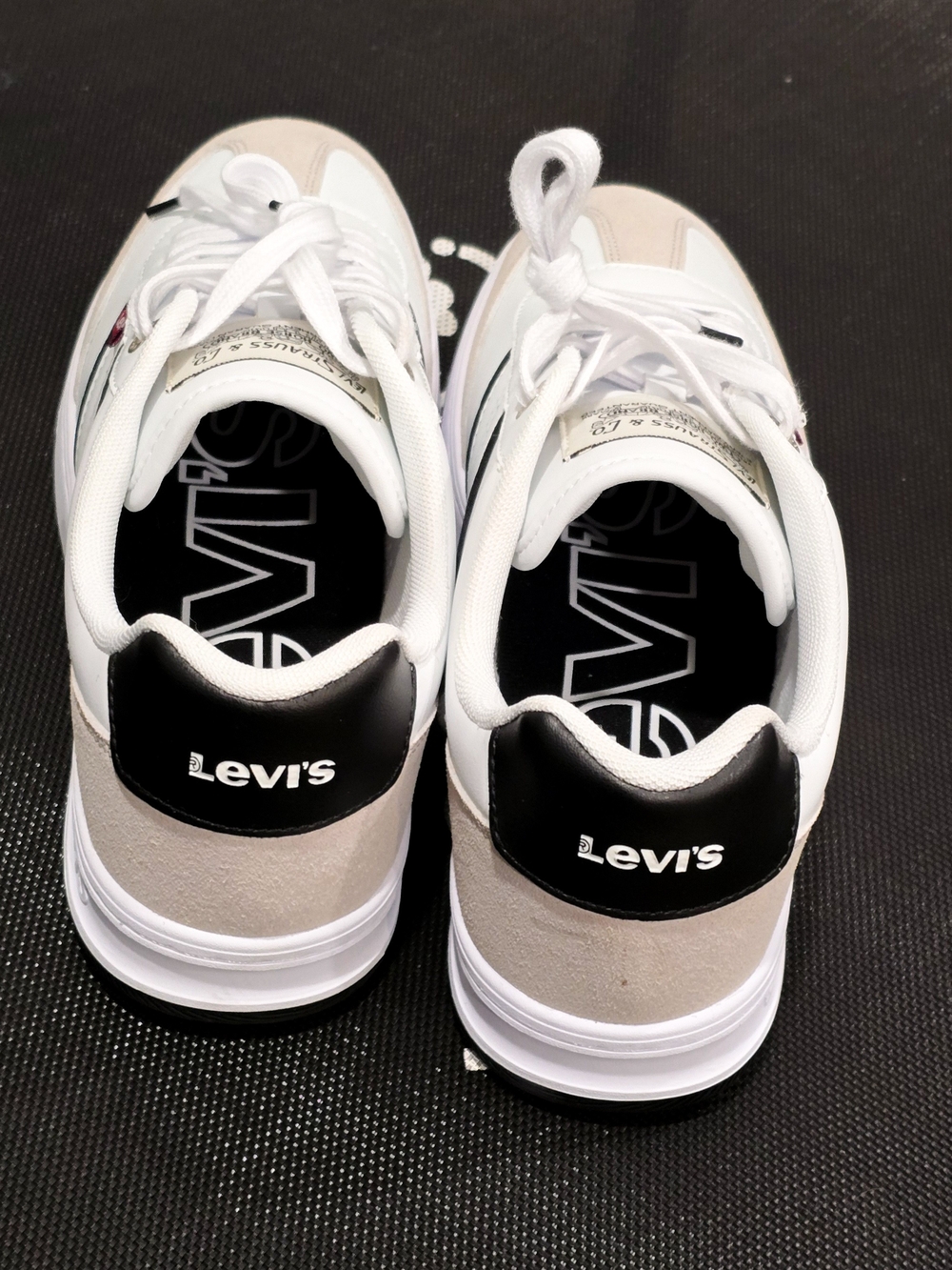 Levi's Men’s White & Beige Low-Top Sneakers